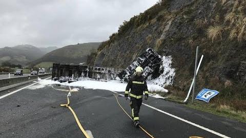 El Diario Montañés | February 27, 2017 | Ocho horas y media sin autopista por un accidente en Saltacaballo