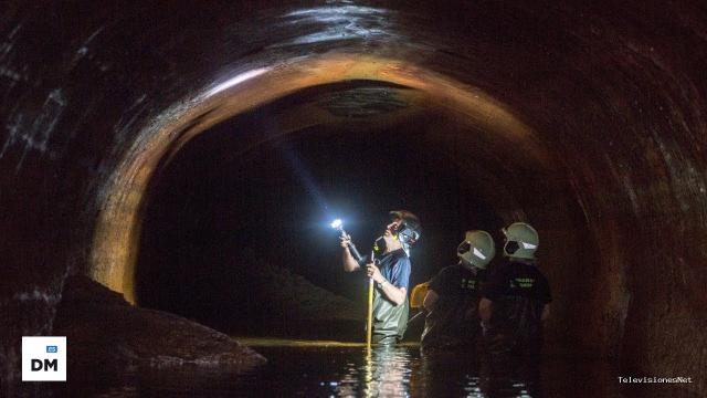 El Diario Montañés | June 12, 2017 | Los bomberos se adentran en el viejo túnel de Tetuán en Santander