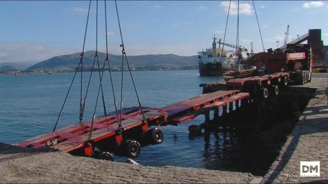 El Diario Montañés | September 26, 2017 | Rescatado el camión hundido al desplomarse el muelle de Maliaño
