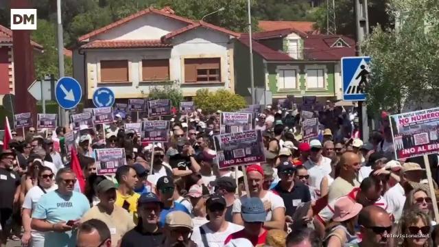 El Diario Montañés | May 28, 2026 | Más de 2.500 personas se manifiestan en defensa del empleo en la fábrica de Nestlé de La Penilla